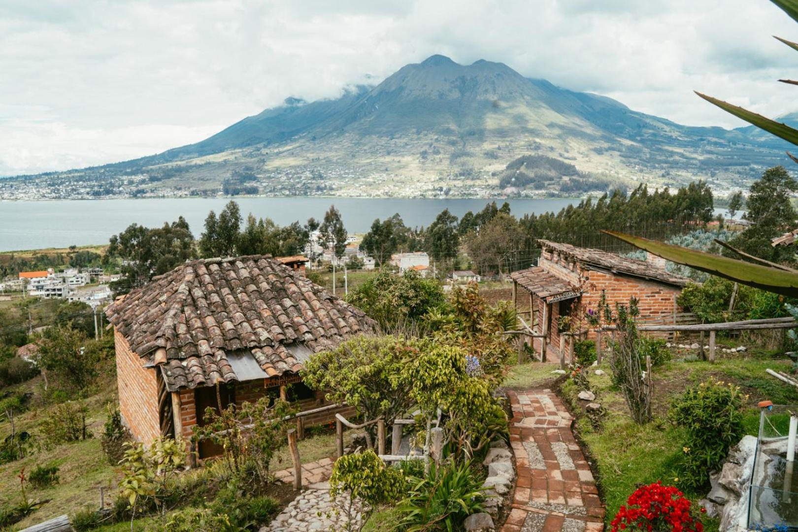 Cabanas Y Glampings Balcon Del Lago Otavalo Exterior photo